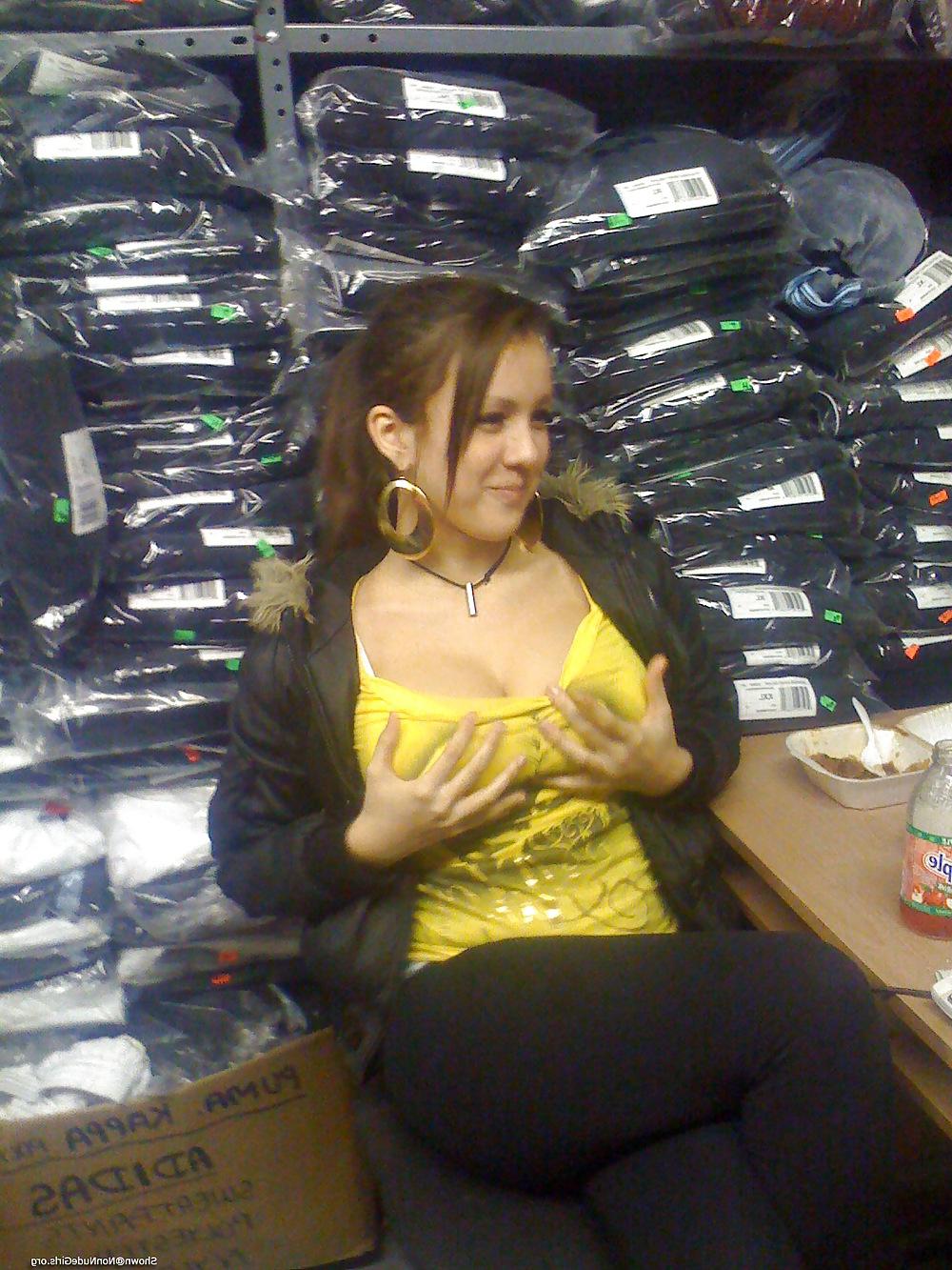 25P More sexy cleavage girl