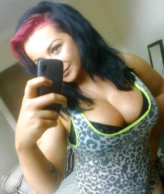25P British Big Tit Babe From Wigan 