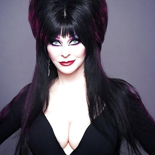 25P ELVIRA: Nude Mistress Of The Dark