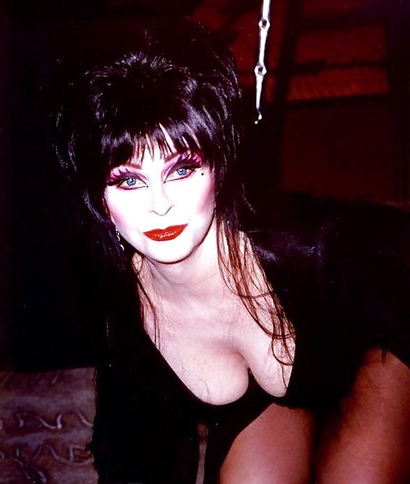 25P ELVIRA: Nude Mistress Of The Dark