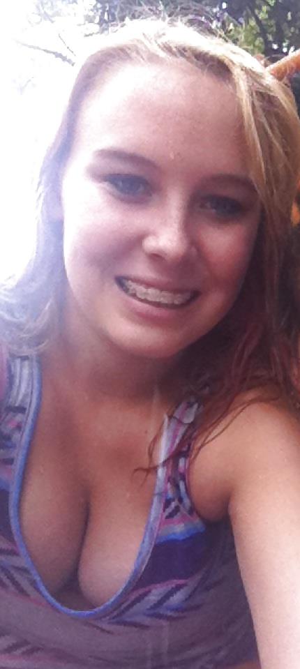 20P Down blouse and cleavage