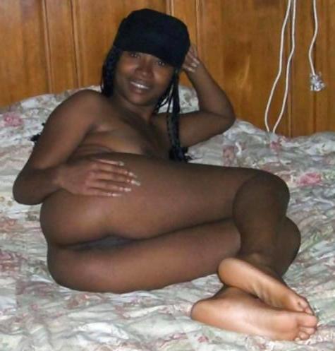 25P Hot black girls, hot posings, very HOT BLACK FEET