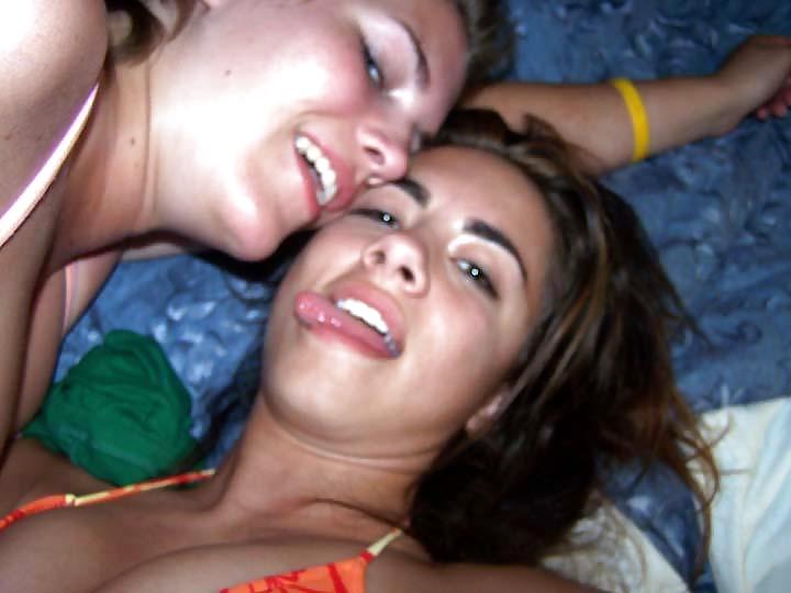25P Girls Kissing Girls 8