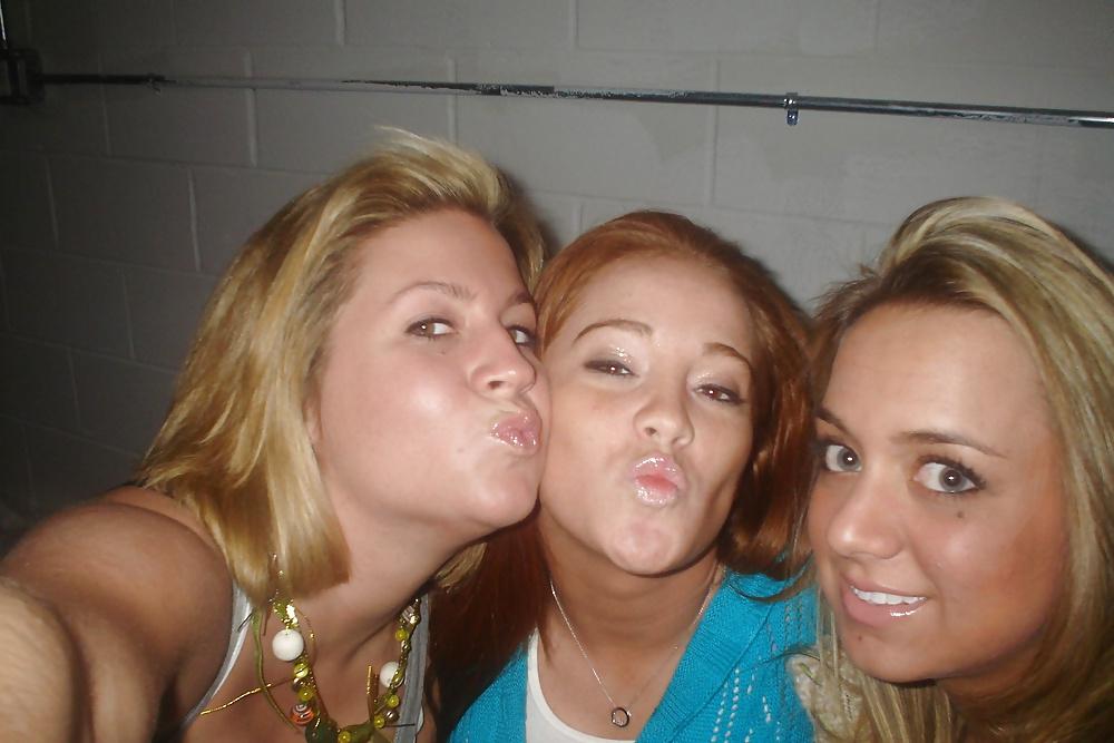 25P Girls Kissing Girls 8