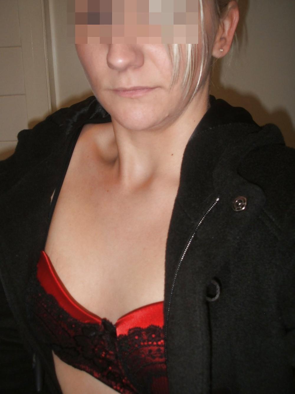 15P Used panties lotti playing alone in public toilets