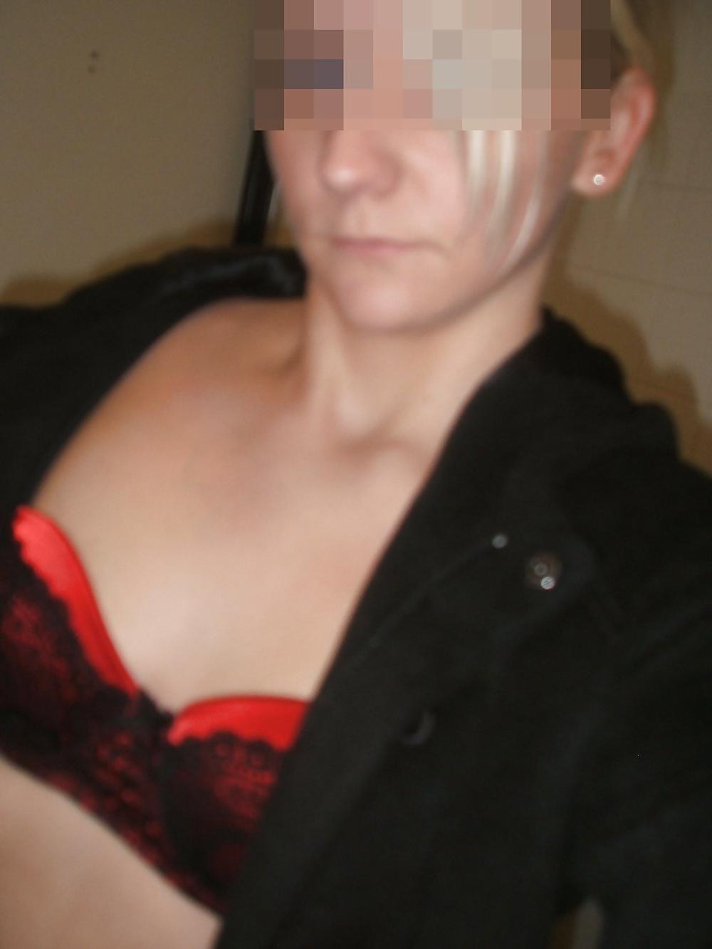 15P Used panties lotti playing alone in public toilets