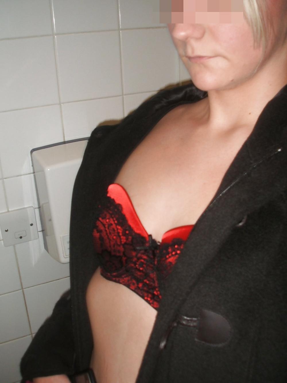 15P Used panties lotti playing alone in public toilets