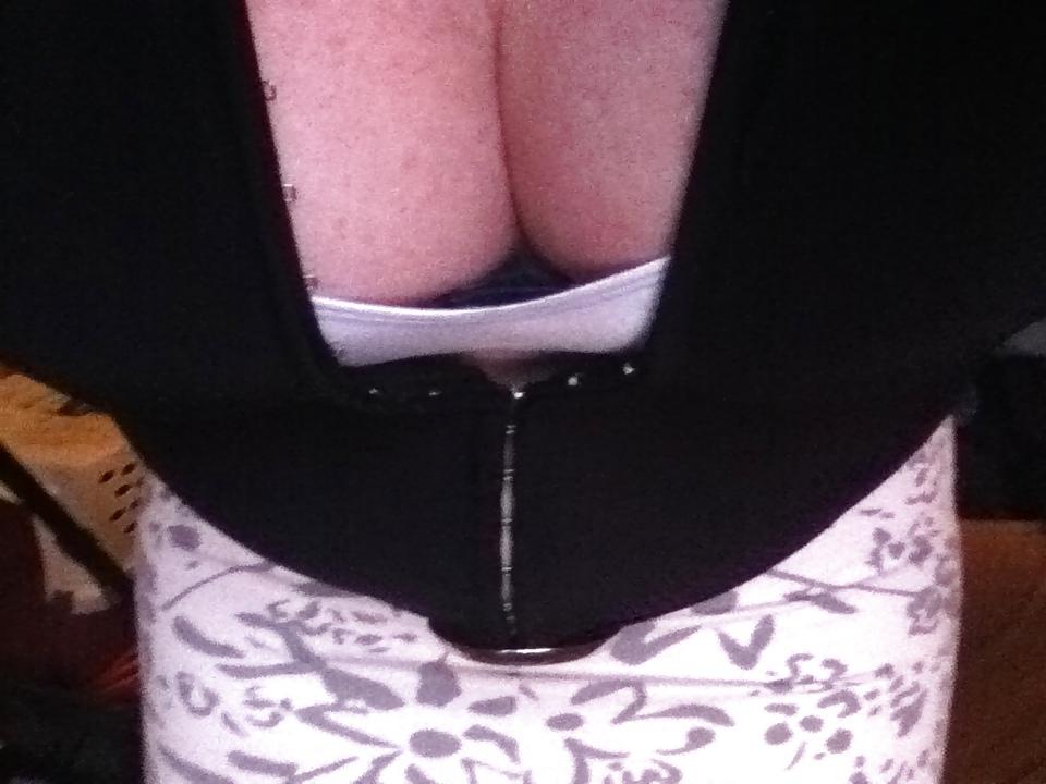 12P Downblouse cleavage