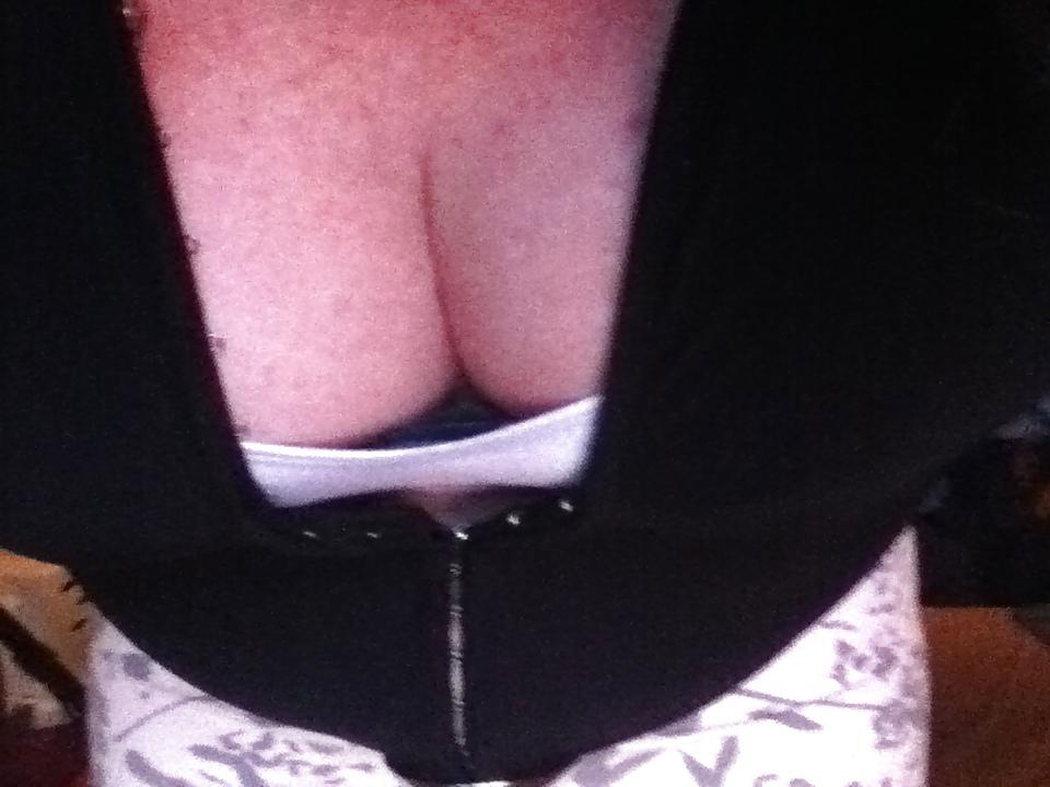12P Downblouse cleavage