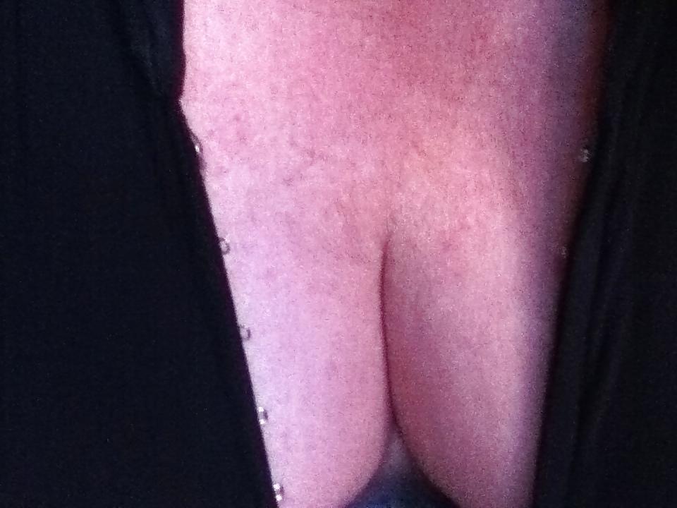 12P Downblouse cleavage