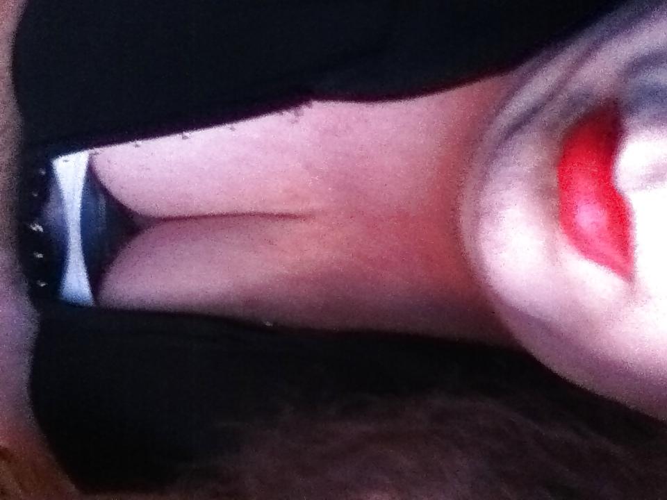 12P Downblouse cleavage
