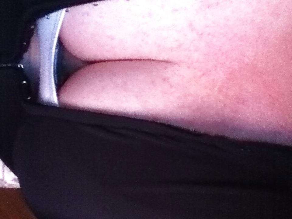 12P Downblouse cleavage