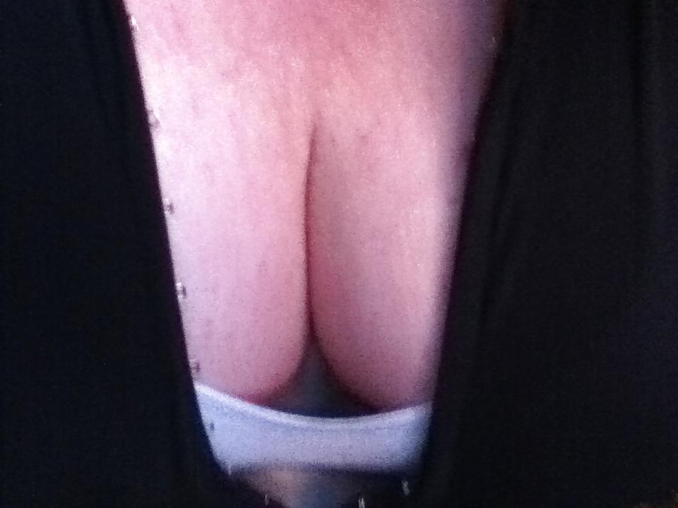 12P Downblouse cleavage