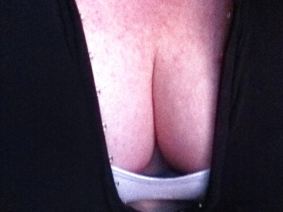 12P Downblouse cleavage