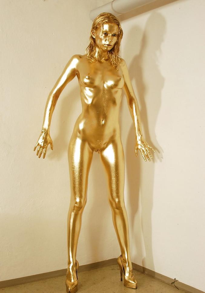 16P Helena K - Gold Painted Lady