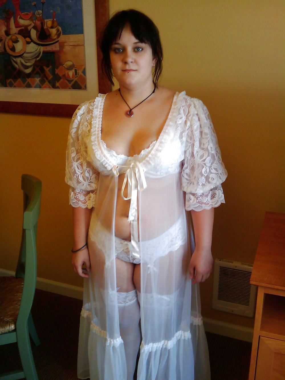 7P In my white lace now wank and come on my lace