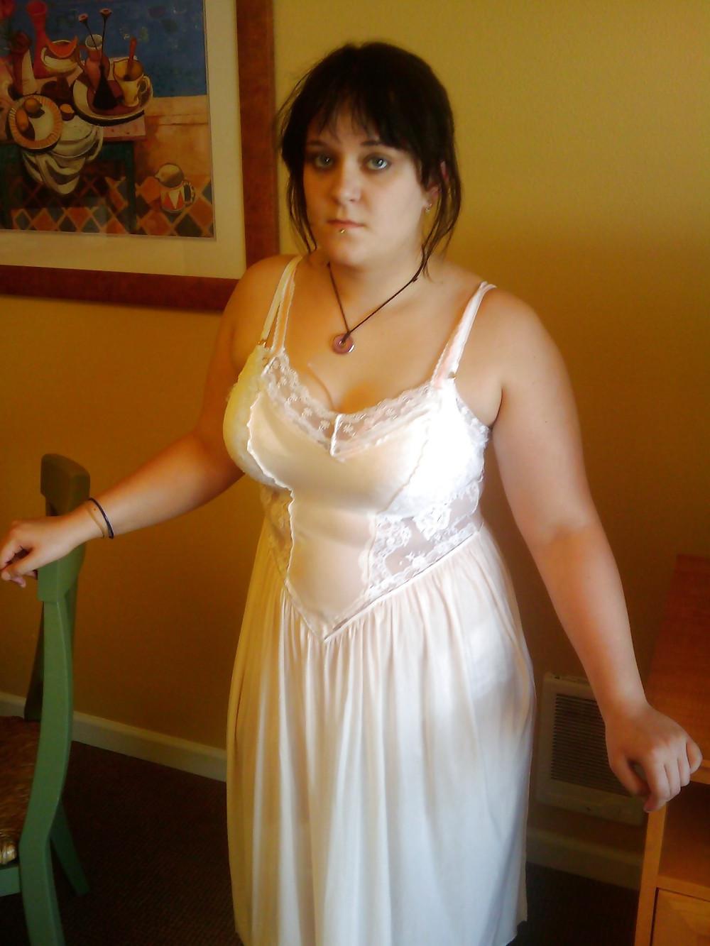 7P In my white lace now wank and come on my lace