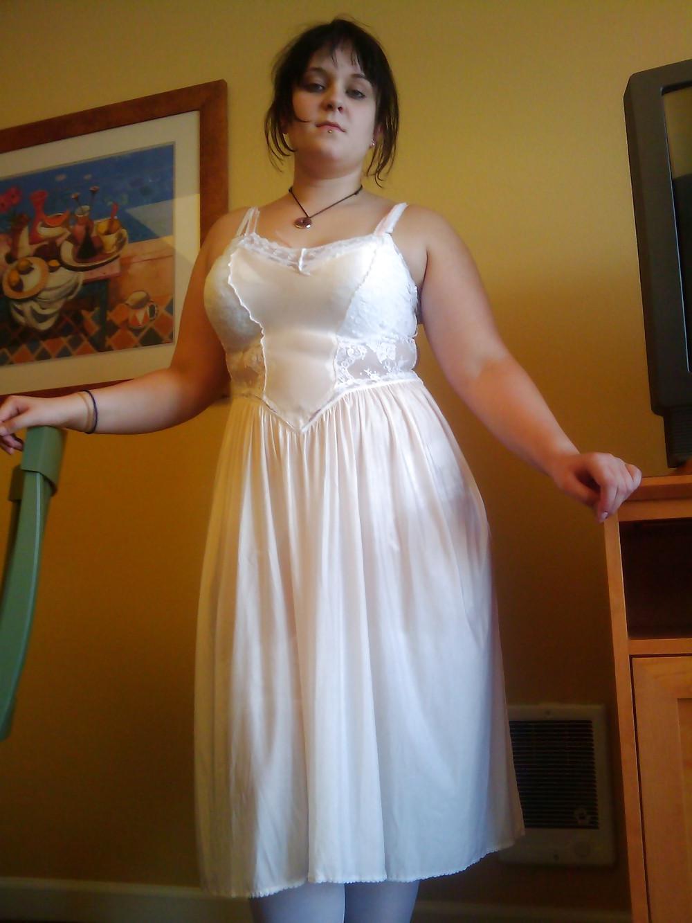 7P In my white lace now wank and come on my lace