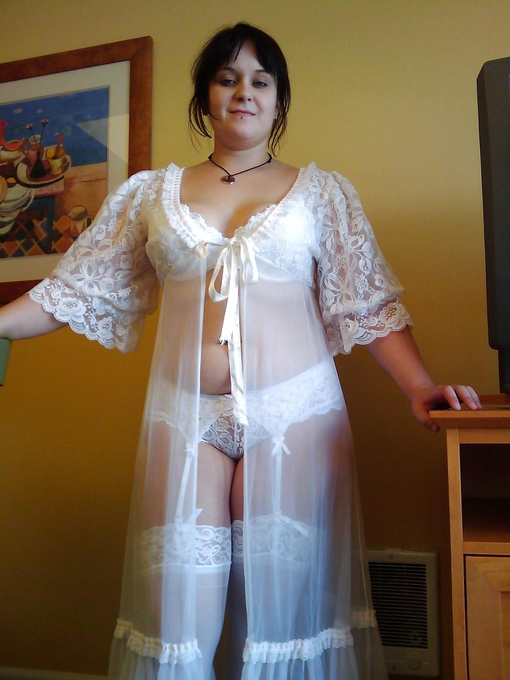 7P In my white lace now wank and come on my lace