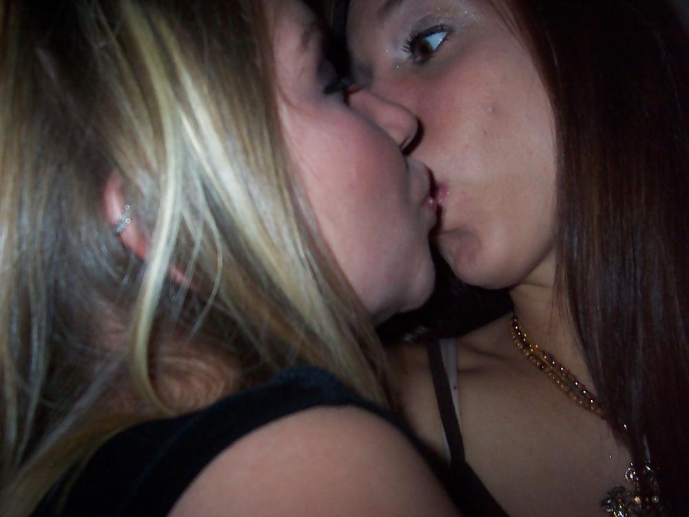 25P Girls Kissing Girls 7