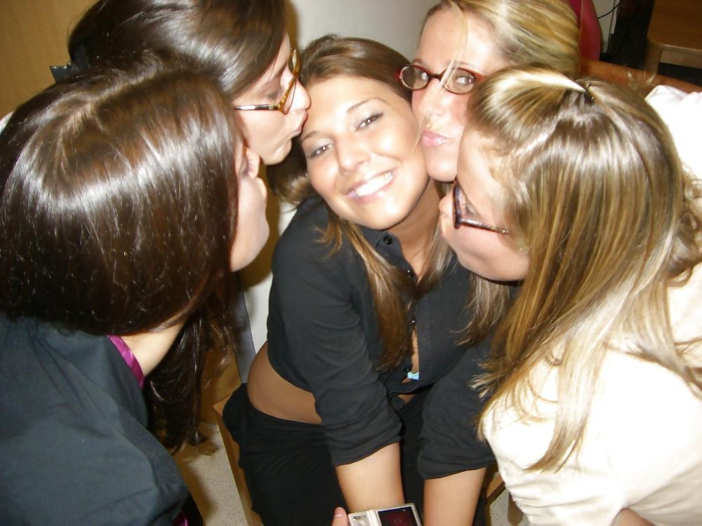 25P Girls Kissing Girls 7