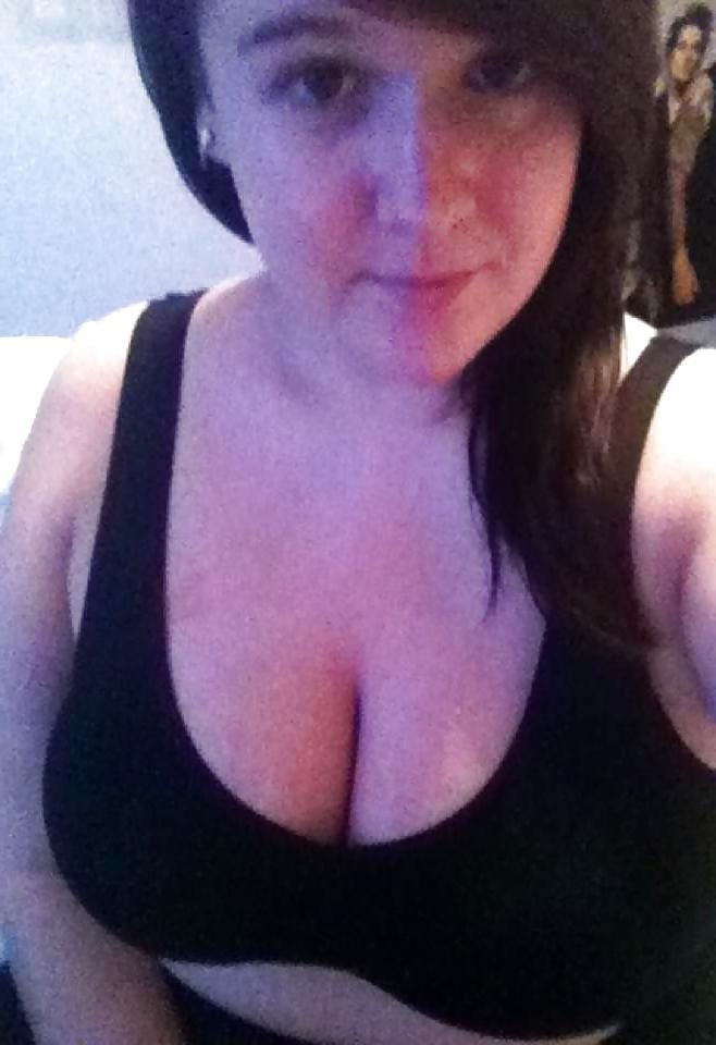 18P Holly (Cleavage and Nude)