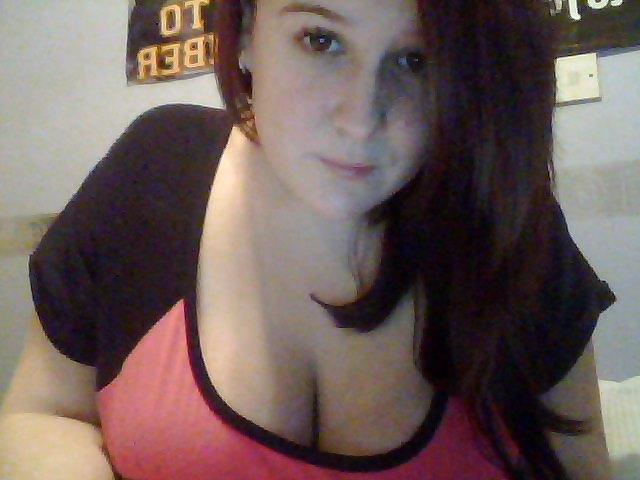 18P Holly (Cleavage and Nude)