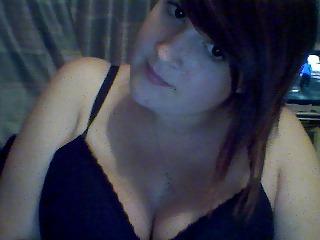18P Holly (Cleavage and Nude)
