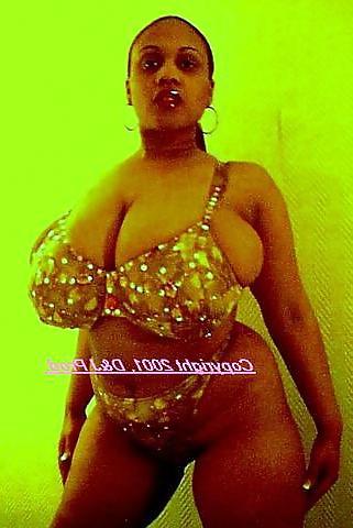 21P Celebrity Macromastia Black Boobs 3