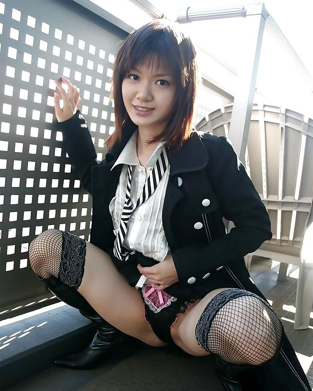 25P Hotlegs-asian legs tits and upskirts