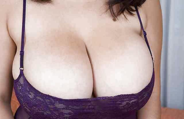 6P Rich beautiful breasts and pussy