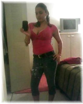10P Latina cleavage