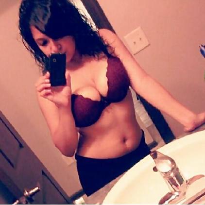 10P Latina cleavage