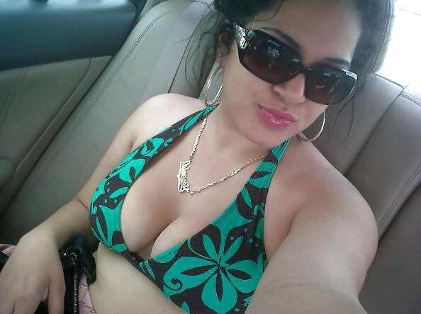 10P Latina cleavage