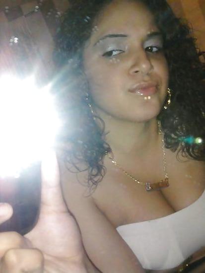 10P Latina cleavage