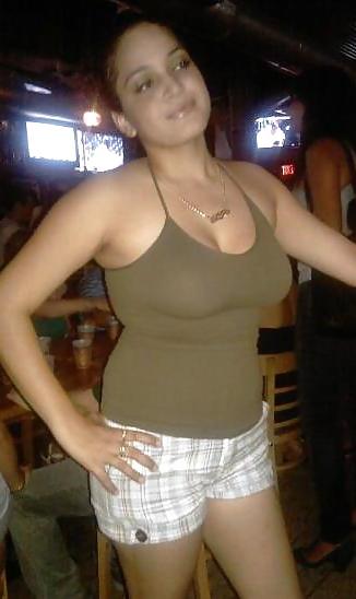 10P Latina cleavage