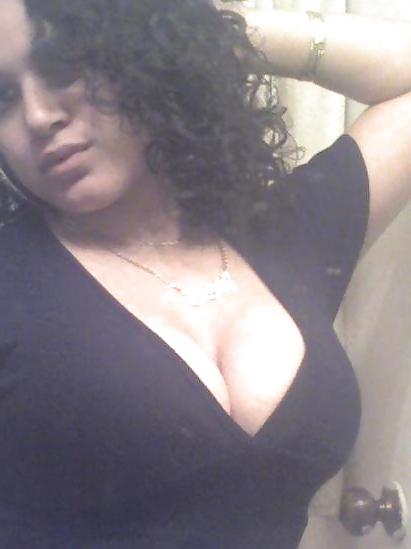 10P Latina cleavage