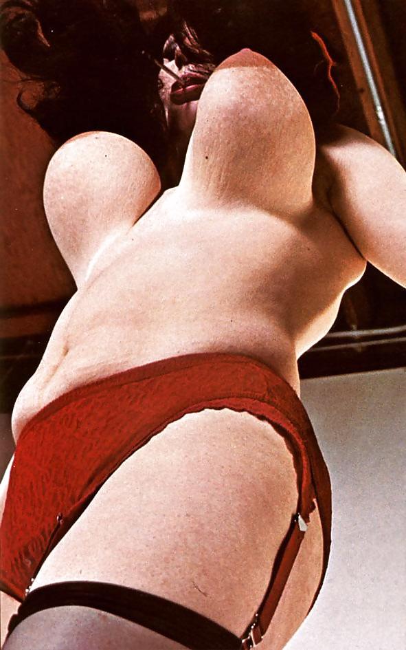 25P Upshot retro nudes