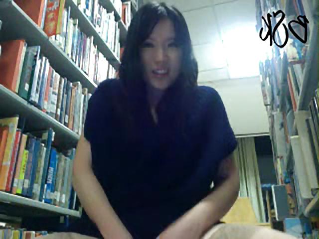 25P Asian girl dildo fuck in public