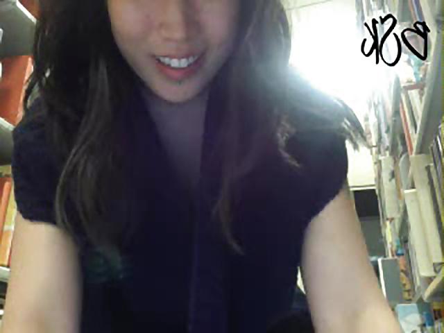 25P Asian girl dildo fuck in public