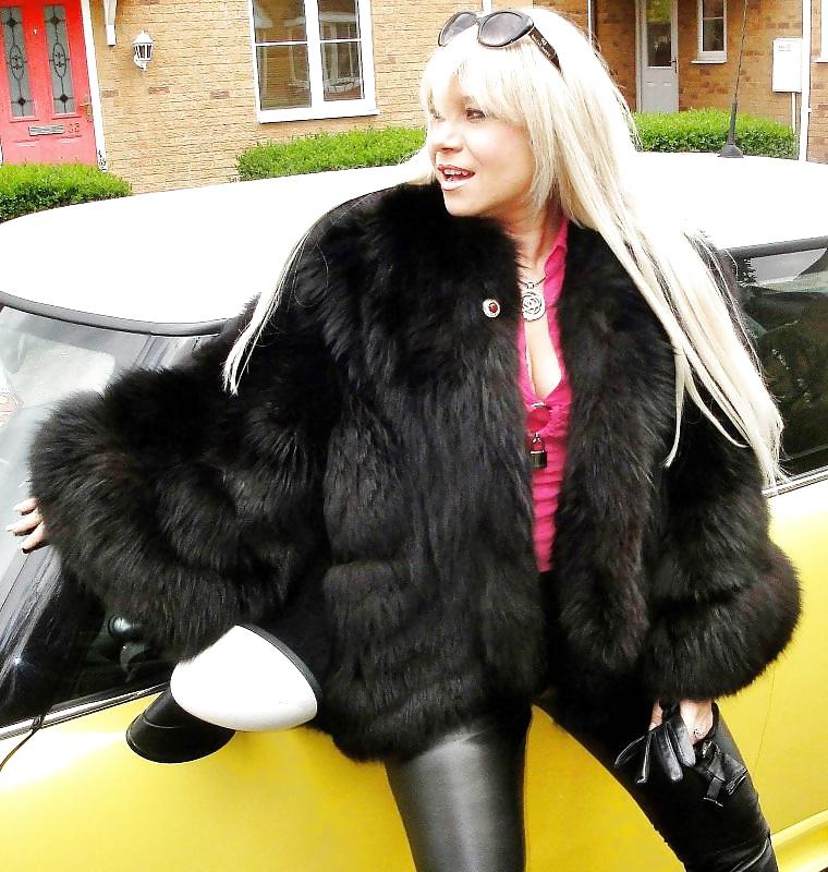 25P Fur fetish