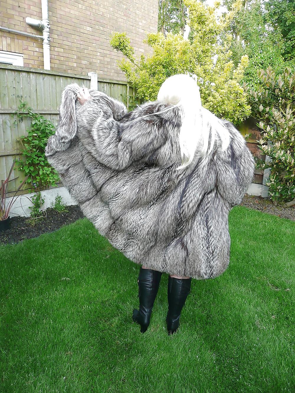 25P Fur fetish