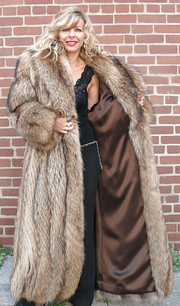 25P Fur fetish