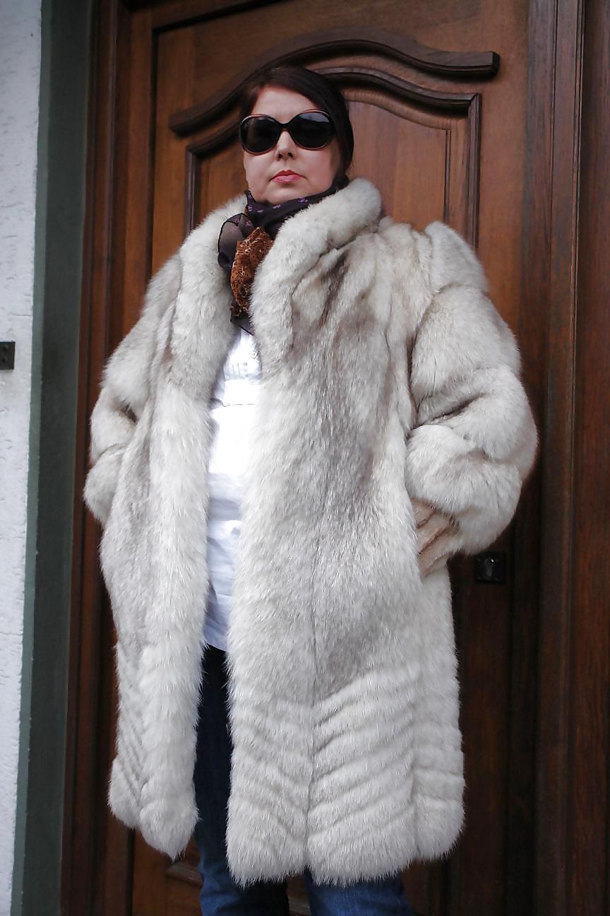 25P Fur fetish