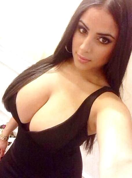 20P Deep Cleavage 9