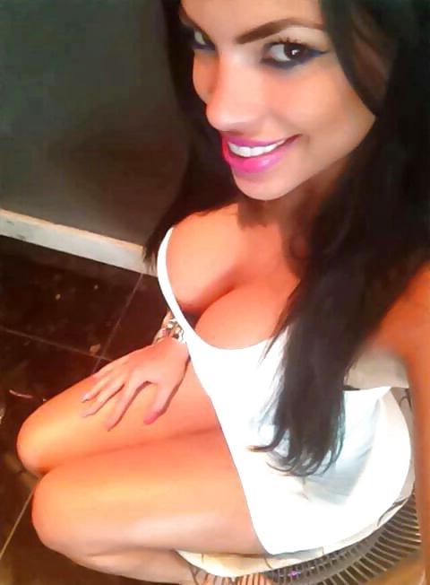 20P Deep Cleavage 9