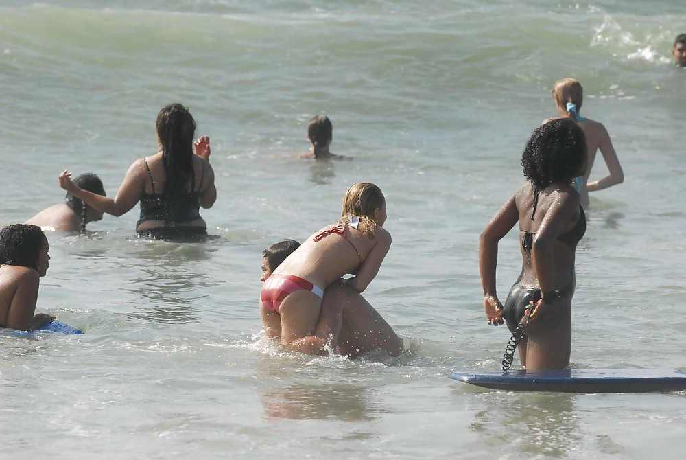 25P Hayden Panettiere in a Very Tight Red Stripped Bikini