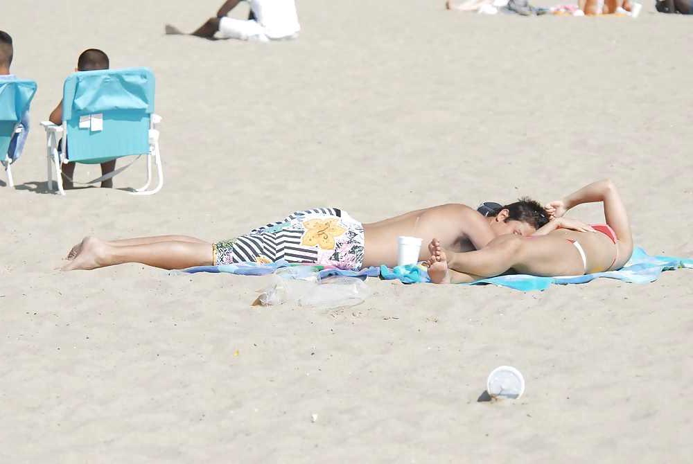 25P Hayden Panettiere in a Very Tight Red Stripped Bikini