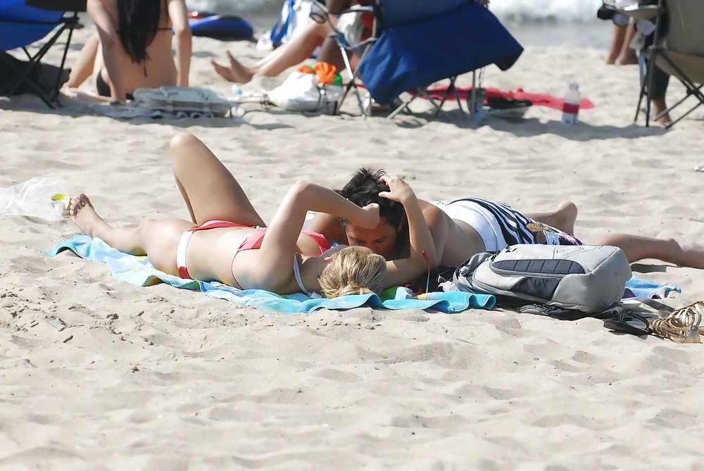 25P Hayden Panettiere in a Very Tight Red Stripped Bikini