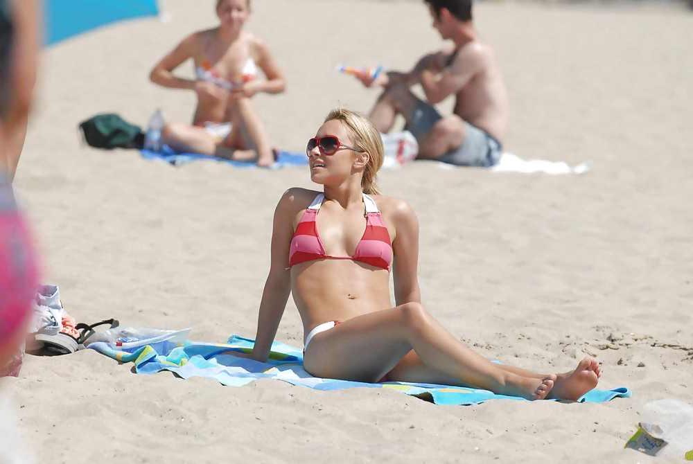 25P Hayden Panettiere in a Very Tight Red Stripped Bikini